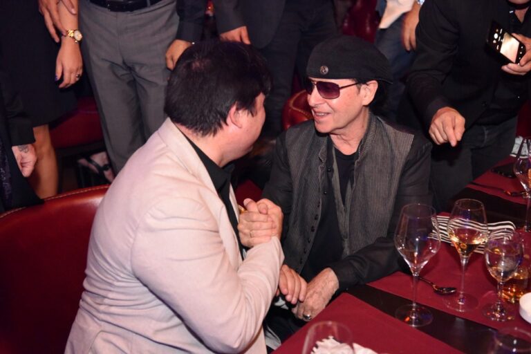 ماذا بين انطوني معراوي وفرقة ال Scorpions العالمية؟ شاهدوا بالفيديو والصور